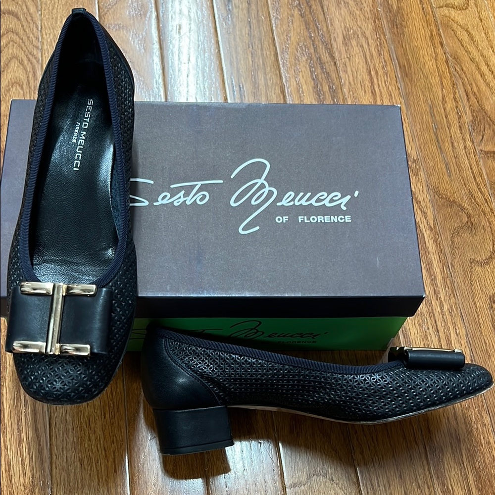 Sesto Meucci Navy Women's Shoes with Gold Accent
